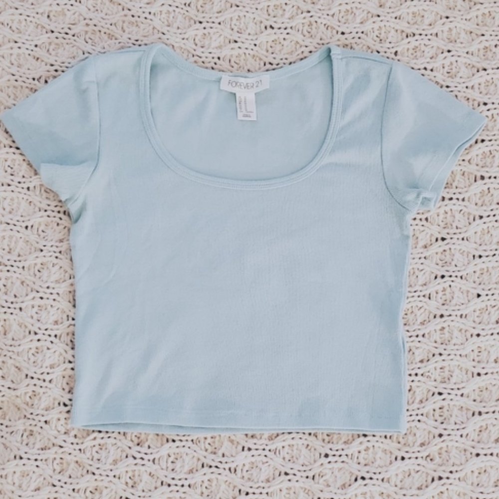 Forever 21 Super Soft Sky Blue Cropped Ribbed Tee- Size M (slimmer fit)